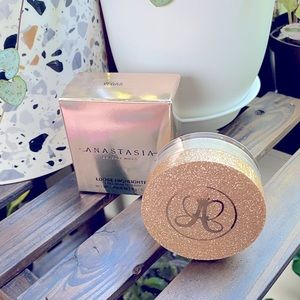 [NEW] ABH Loose Highlighter in Vegas